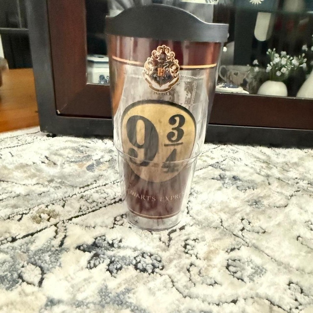 Tervis Harry Potter Hogwarts Express tumbler 24 Oz